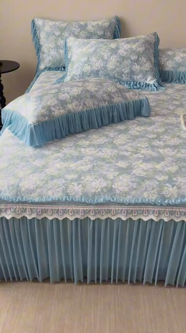 91家纺网 家纺一手货源 找家纺 好儿喜家纺 2025新款海洋丝凉感豆豆床裙凉席-缤纷玫瑰 缤纷玫瑰-蓝