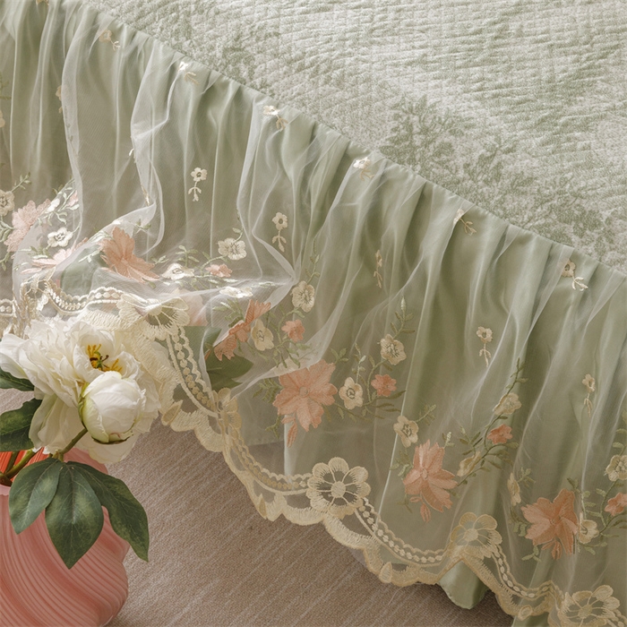 91家纺网 家纺一手货源 找家纺 好儿喜家纺 2025新款海洋丝凉感豆豆床裙凉席-巴黎玫瑰 挪威森林绿