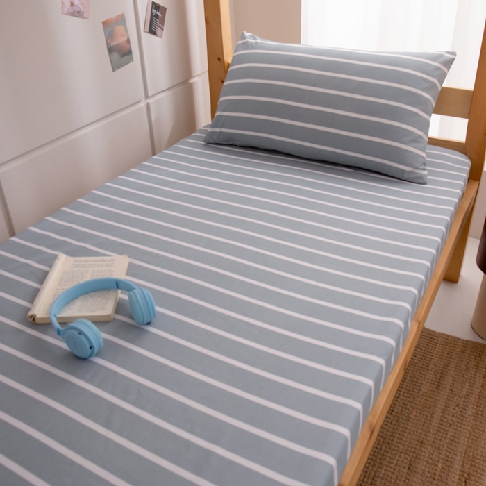 91家纺网 家纺一手货源 找家纺 暖季家纺2025新款无印风学生防水床笠 防水-蓝白细条纹