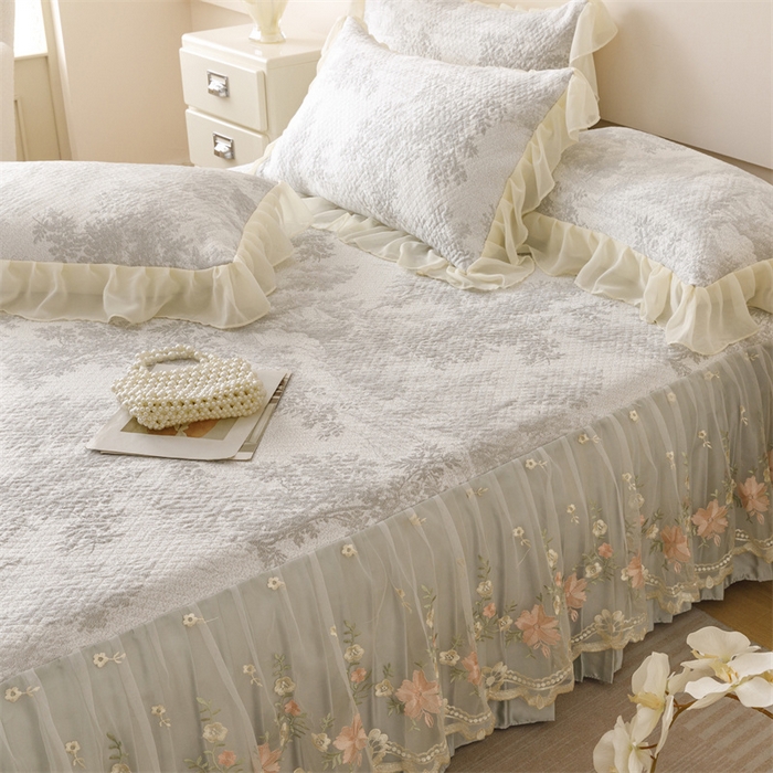 91家纺网 家纺一手货源 找家纺 好儿喜家纺 2025新款海洋丝凉感豆豆床裙凉席-巴黎玫瑰 挪威森林灰