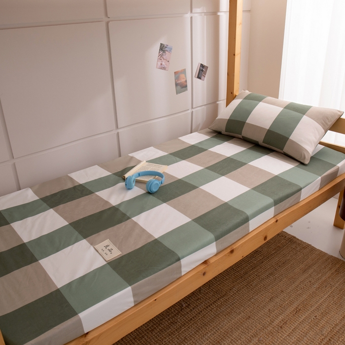 91家纺网 家纺一手货源 找家纺 暖季家纺2025新款无印风学生防水床笠 防水-绿灰格