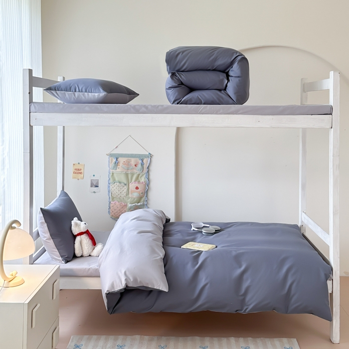 91家纺网 家纺一手货源 找家纺 简冠家纺 2025新款13372全棉纯色学生三件套 深灰+浅灰