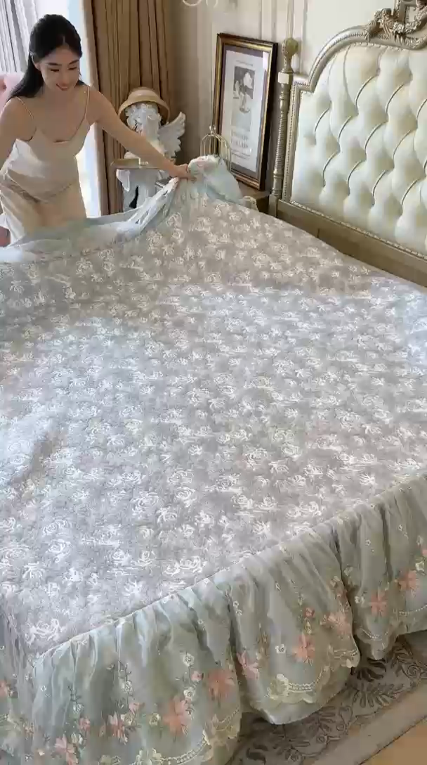 91家纺网 家纺一手货源 找家纺 好儿喜家纺 2025新款海洋丝凉感豆豆床裙凉席-巴黎玫瑰 巴黎玫瑰灰