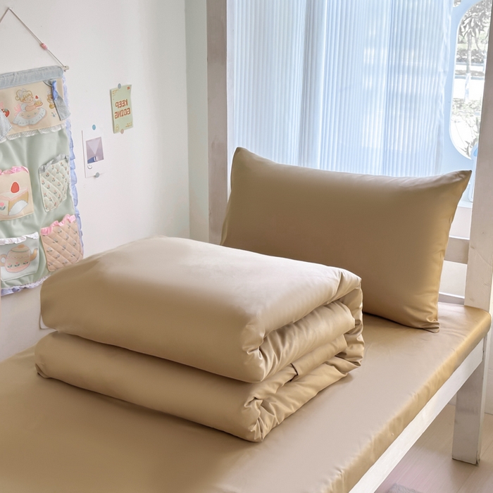 91家纺网 家纺一手货源 找家纺 简冠家纺 2025新款13372全棉纯色学生三件套 卡其