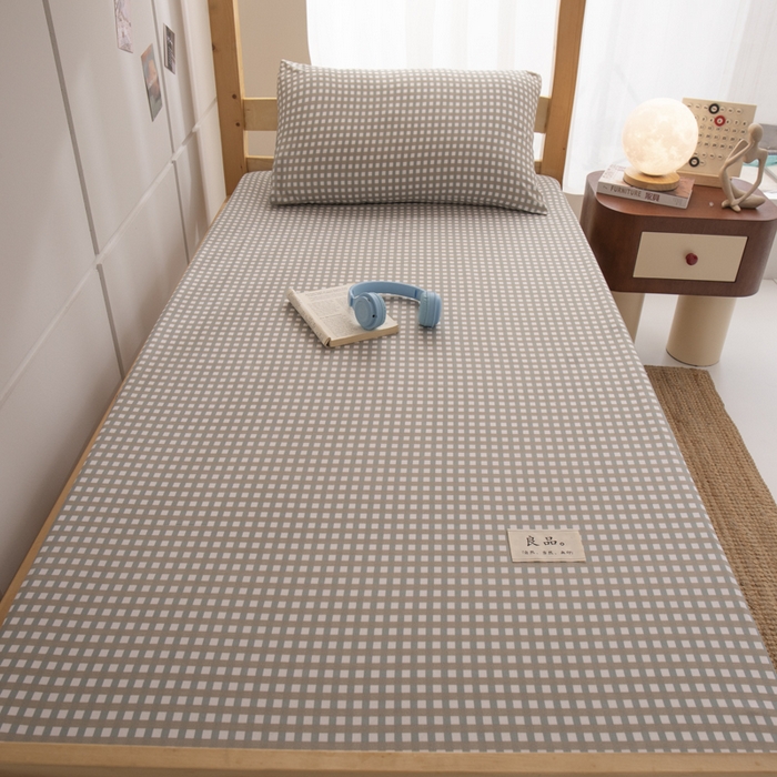 91家纺网 家纺一手货源 找家纺 暖季家纺2025新款无印风学生防水床笠 防水-果绿小格