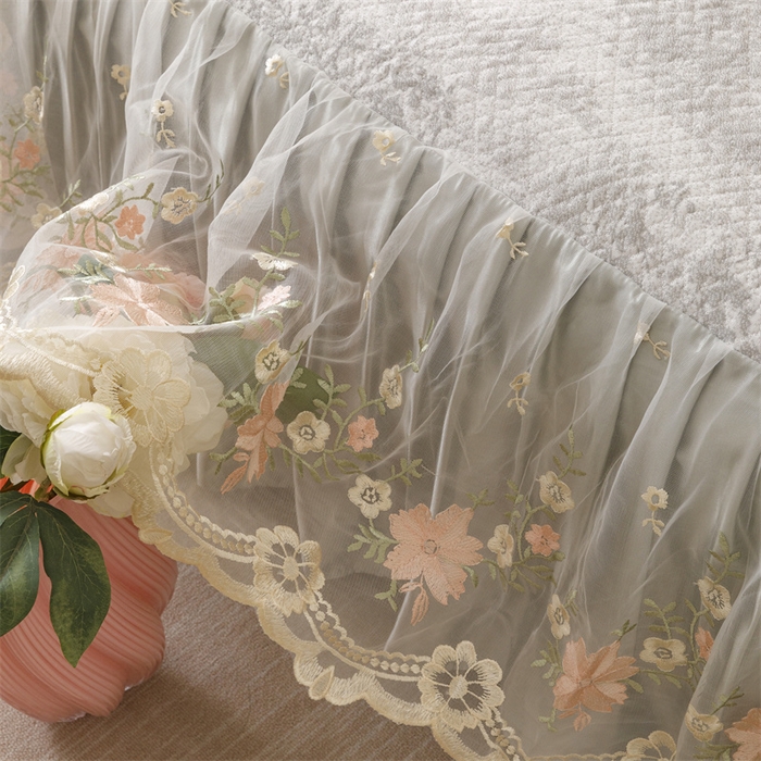 91家纺网 家纺一手货源 找家纺 好儿喜家纺 2025新款海洋丝凉感豆豆床裙凉席-巴黎玫瑰 挪威森林灰