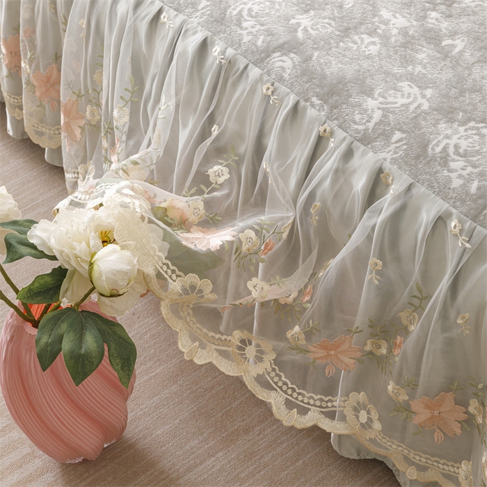 91家纺网 家纺一手货源 找家纺 好儿喜家纺 2025新款海洋丝凉感豆豆床裙凉席-巴黎玫瑰 巴黎玫瑰灰