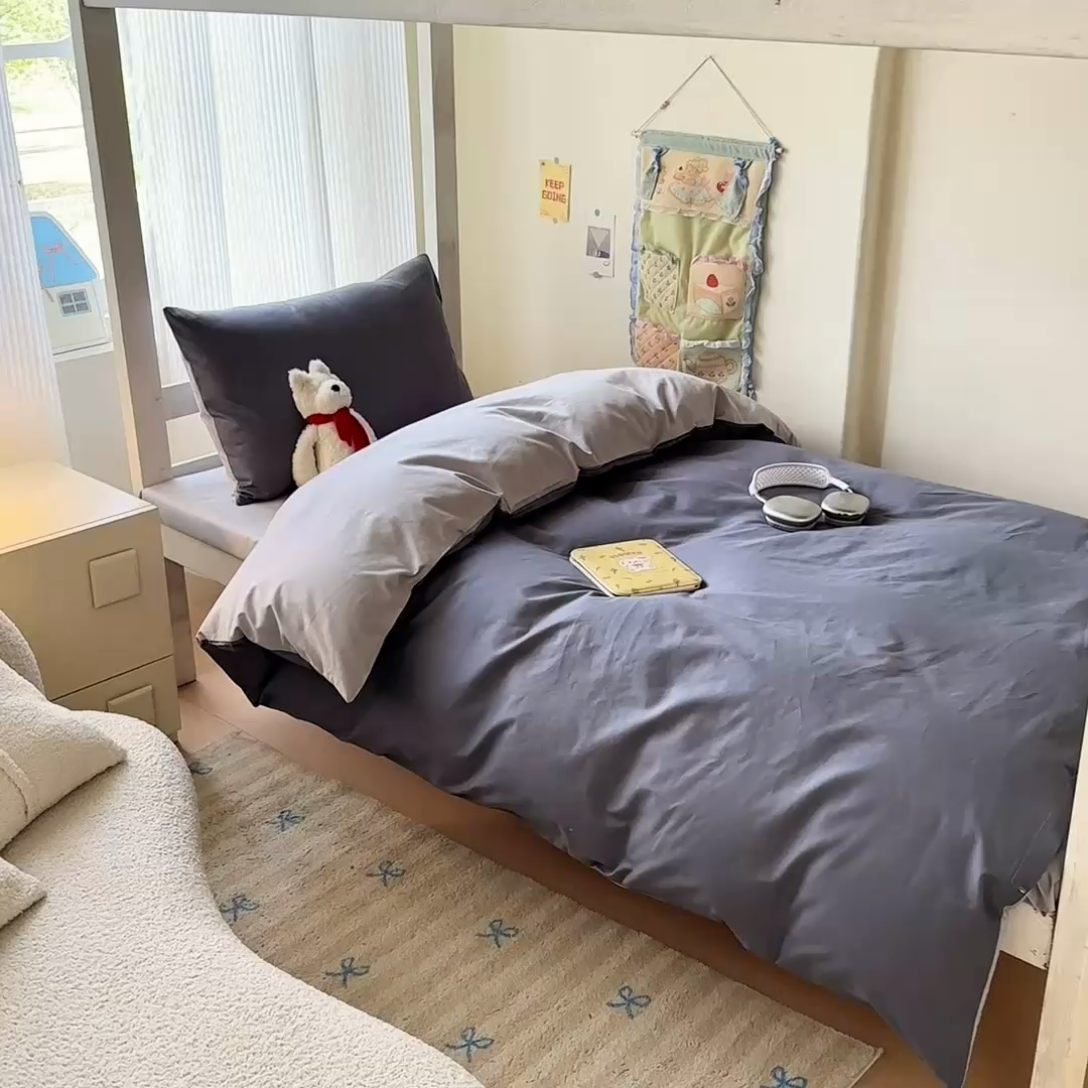 91家纺网 家纺一手货源 找家纺 简冠家纺 2025新款13372全棉纯色学生三件套 深灰+浅灰