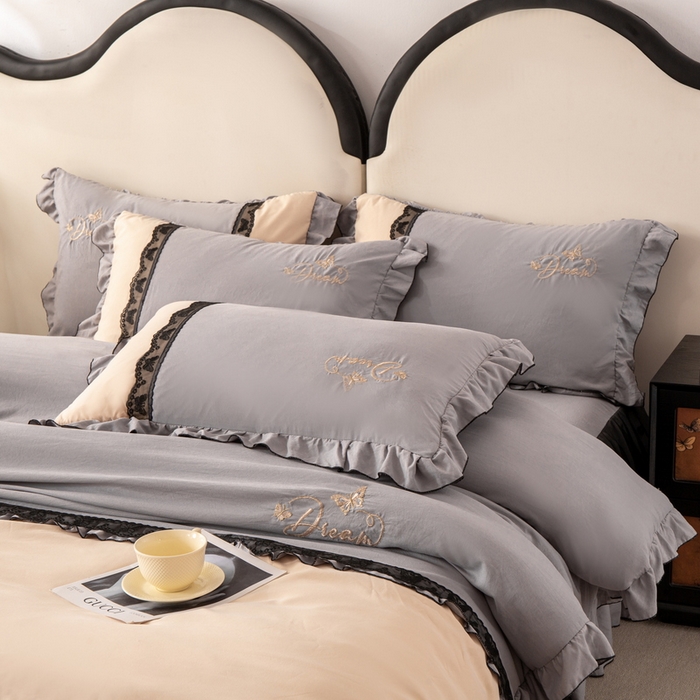 91家纺网 家纺一手货源 找家纺 皇谱家纺  2025新款60sA类水洗棉床裙款四件套-彩蝶之恋 彩蝶之恋-灰