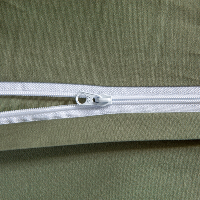 91家纺网 家纺一手货源 找家纺 泰迪爱兰Teddy 2025新款100支（50支）全棉贡缎字母绣花四件套 塞夫勒灰+松叶绿