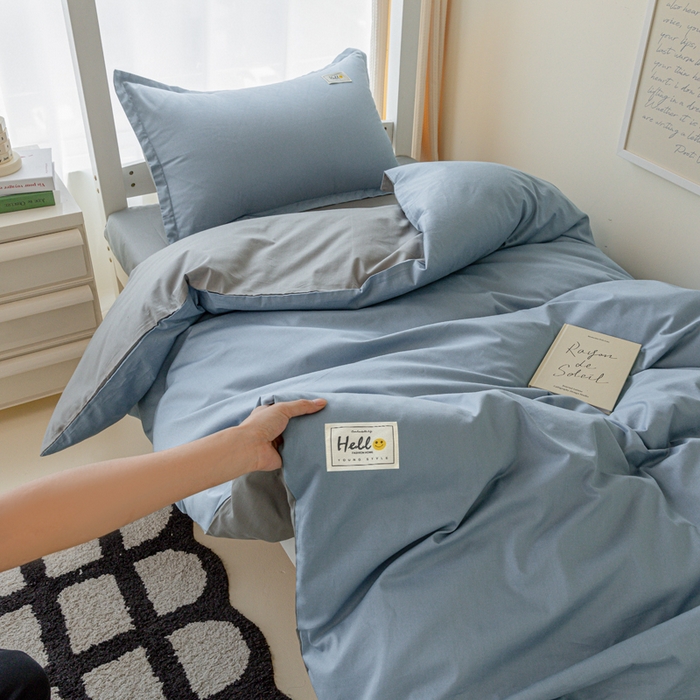 91家纺网 家纺一手货源 找家纺 贝兰仙奴 2025新款13372全棉印花简约学生三件套 蓝灰