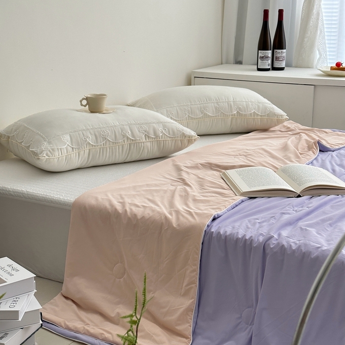 91家纺网 家纺一手货源 找家纺 佰织鑫家居 2025新款科技凉感小冰芯冰皮锦氨凉感丝夏被空调被 双拼紫粉