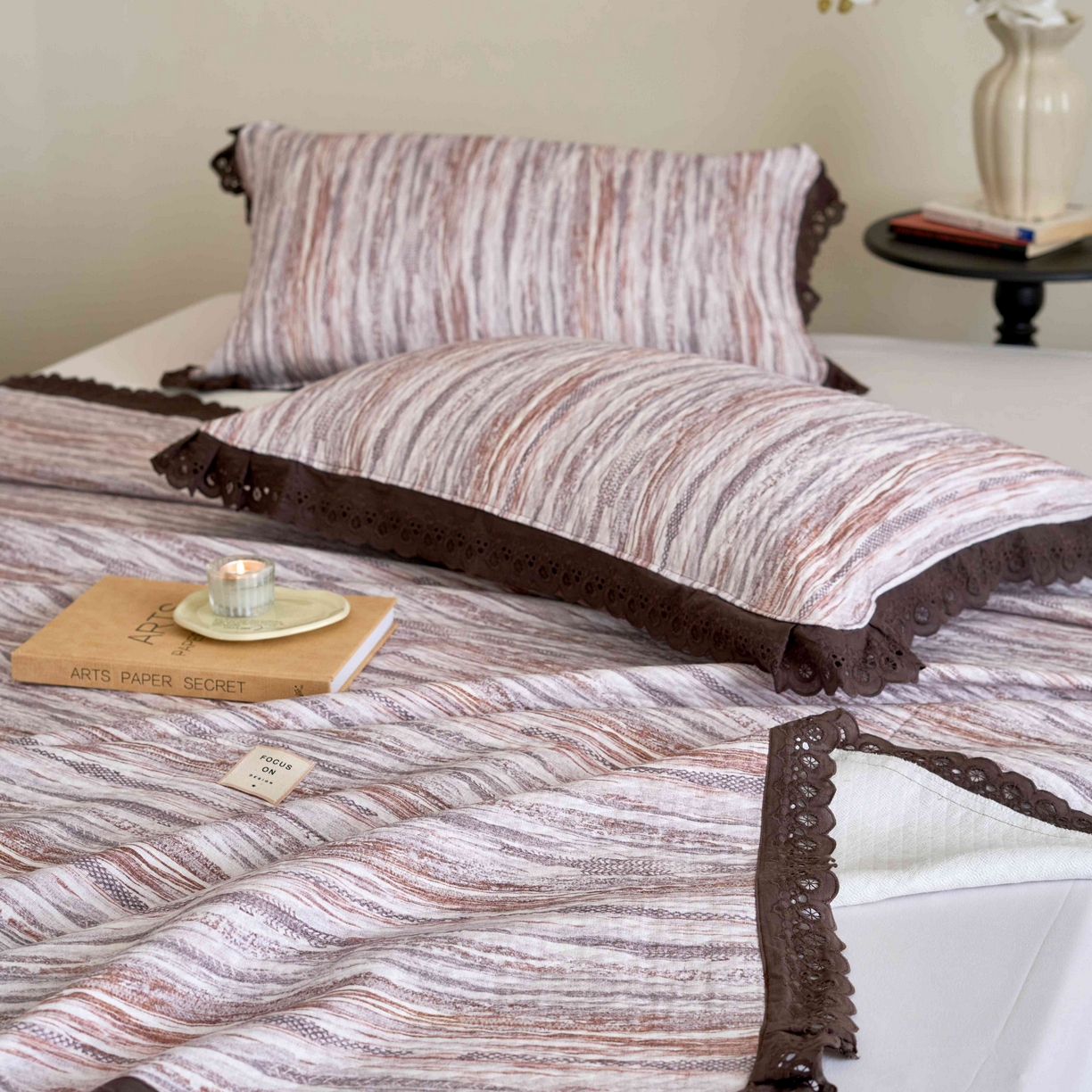 91家纺网 家纺一手货源 找家纺 月夏 2025新款春夏全棉纯棉提花床盖三件套 半岛-咖