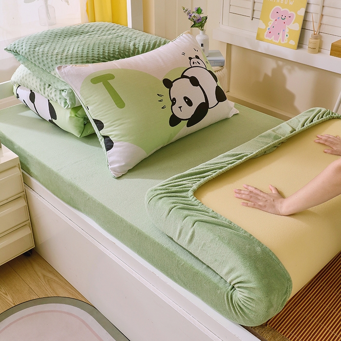 91家纺网 家纺一手货源 找家纺 金鑫汇2025新款学生上下铺棉加豆豆绒三件套 可爱熊猫