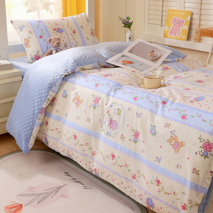 91家纺网 家纺一手货源 找家纺 金鑫汇2025新款学生上下铺棉加豆豆绒三件套 快乐萌兔