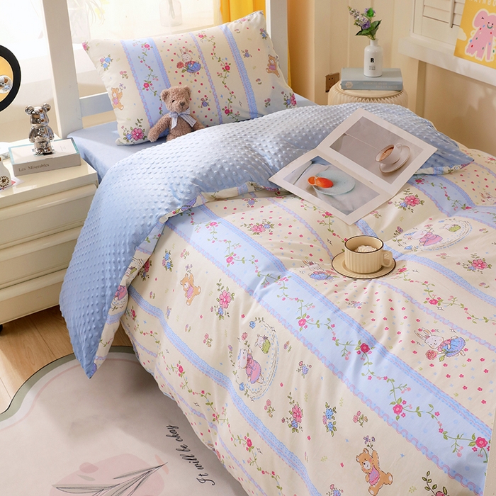 91家纺网 家纺一手货源 找家纺 金鑫汇2025新款学生上下铺棉加豆豆绒三件套 快乐萌兔