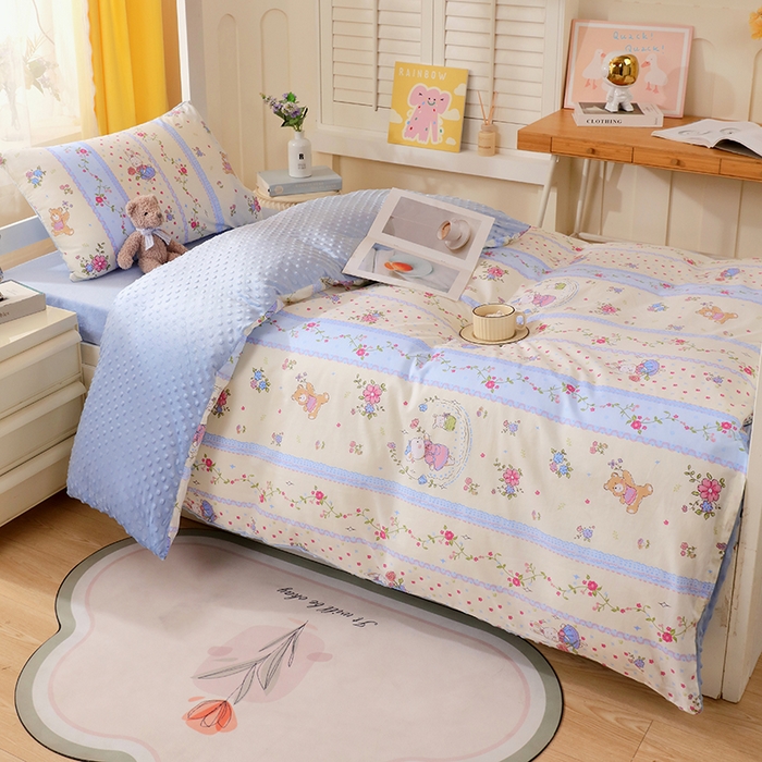 91家纺网 家纺一手货源 找家纺 金鑫汇2025新款学生上下铺棉加豆豆绒三件套 快乐萌兔