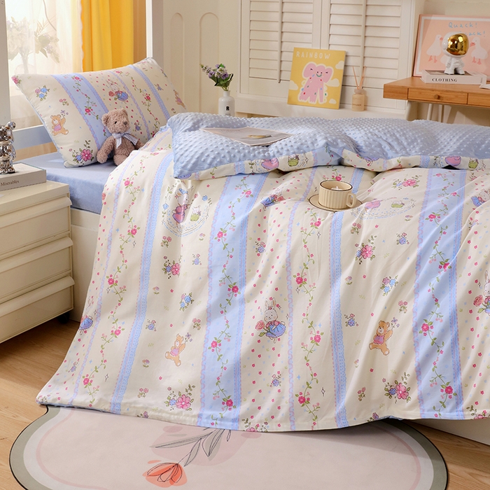 91家纺网 家纺一手货源 找家纺 金鑫汇2025新款学生上下铺棉加豆豆绒三件套 快乐萌兔