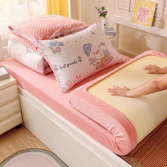 91家纺网 家纺一手货源 找家纺 金鑫汇2025新款学生上下铺棉加豆豆绒三件套 喵喵