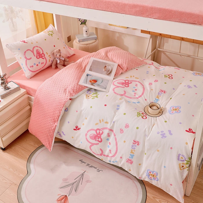 91家纺网 家纺一手货源 找家纺 金鑫汇2025新款学生上下铺棉加豆豆绒三件套 奇趣小兔