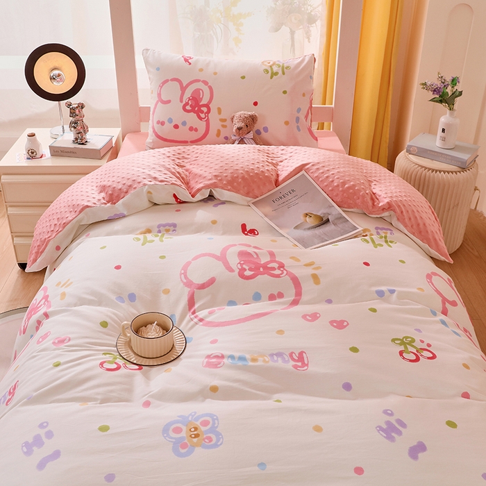 91家纺网 家纺一手货源 找家纺 金鑫汇2025新款学生上下铺棉加豆豆绒三件套 奇趣小兔