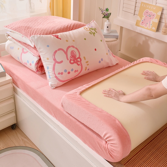 91家纺网 家纺一手货源 找家纺 金鑫汇2025新款学生上下铺棉加豆豆绒三件套 奇趣小兔