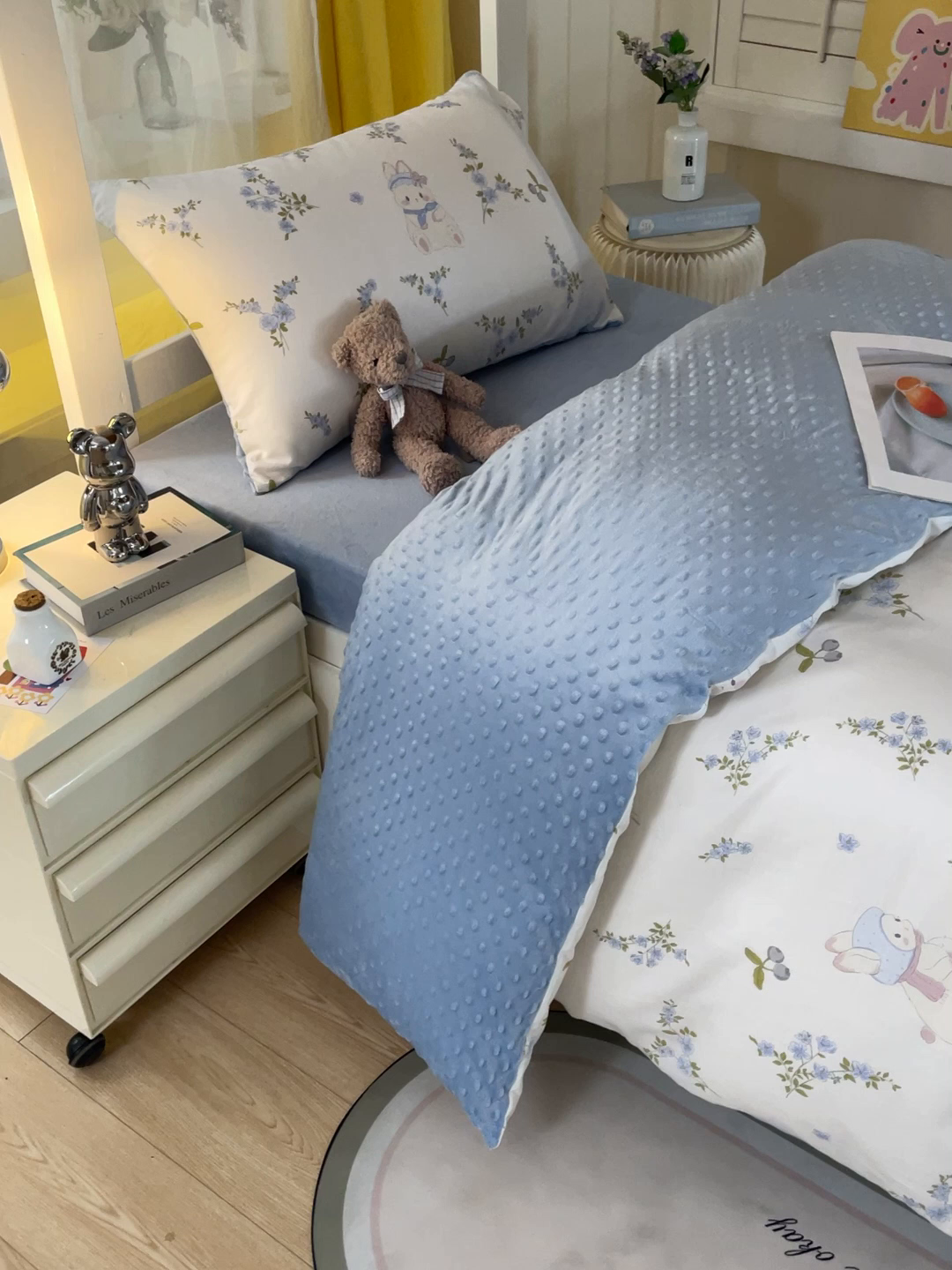 91家纺网 家纺一手货源 找家纺 金鑫汇2025新款学生上下铺棉加豆豆绒三件套 花丛兔