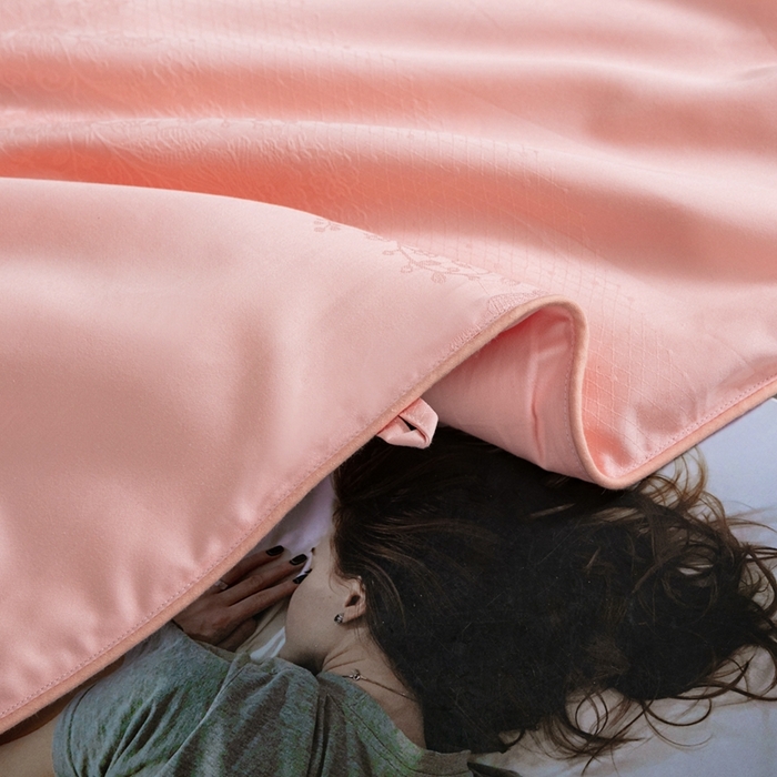 91家纺网 家纺一手货源 找家纺 蚕阿婆2025新款100%桑蚕丝被 全棉提花纯手工蚕丝被 玉色