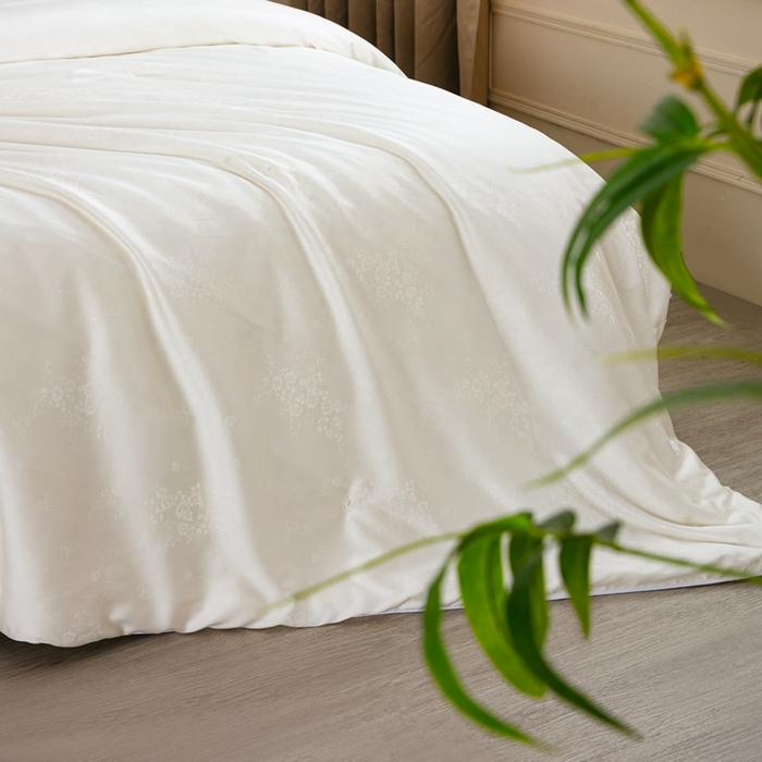 91家纺网 家纺一手货源 找家纺 蚕阿婆2025新款正宗天丝提花桑蚕丝被柞蚕丝春秋冬被禾槿 白色-禾槿