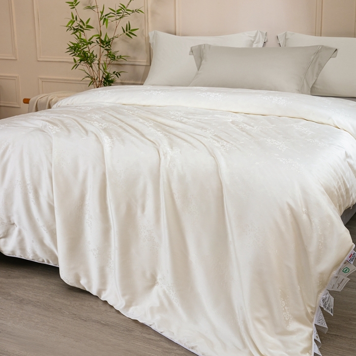 91家纺网 家纺一手货源 找家纺 蚕阿婆2025新款正宗天丝提花桑蚕丝被柞蚕丝春秋冬被禾槿 白色-禾槿