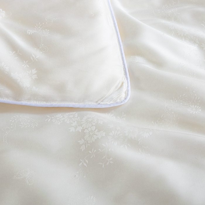 91家纺网 家纺一手货源 找家纺 蚕阿婆2025新款正宗天丝提花桑蚕丝被柞蚕丝春秋冬被禾槿 白色-禾槿