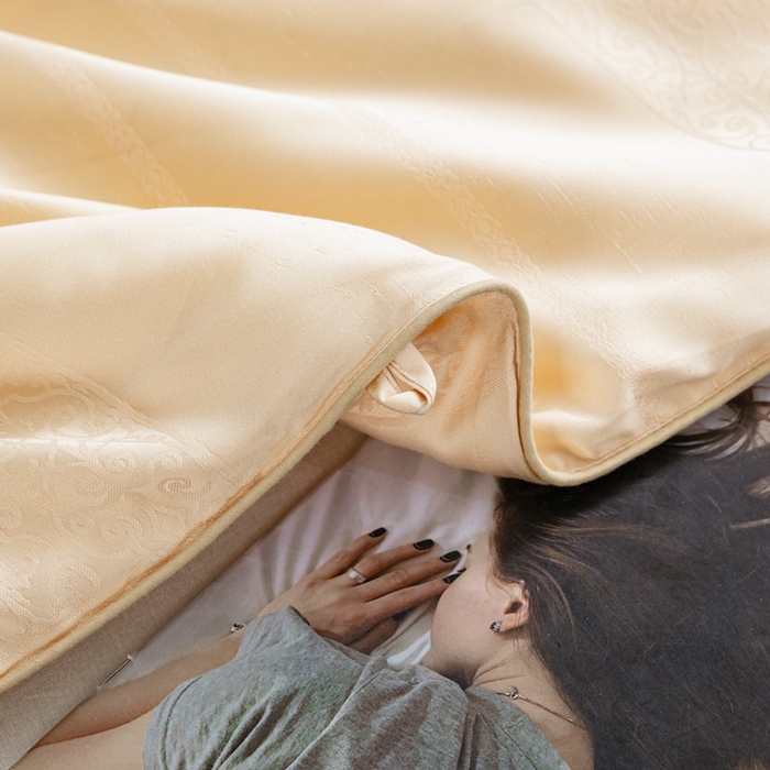 91家纺网 家纺一手货源 找家纺 （总）蚕阿婆2025新款6A双宫茧蚕丝被芯蚕阿婆提花蚕丝被芯-索若亚