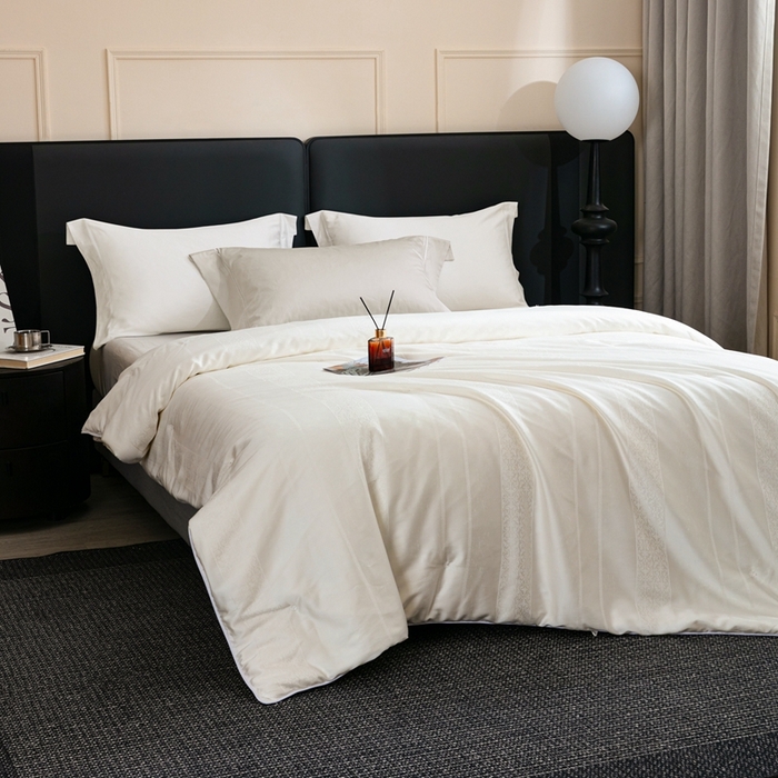 91家纺网 家纺一手货源 找家纺 蚕阿婆2025新款6A双宫茧蚕丝被芯蚕阿婆提花蚕丝被芯-索若亚 索若亚-白色