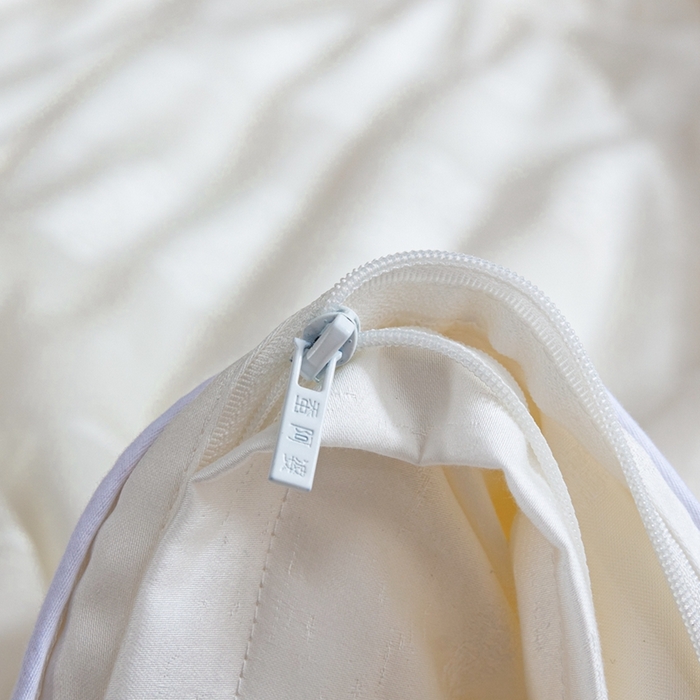 91家纺网 家纺一手货源 找家纺 蚕阿婆2025新款6A双宫茧蚕丝被芯蚕阿婆提花蚕丝被芯-索若亚 索若亚-白色