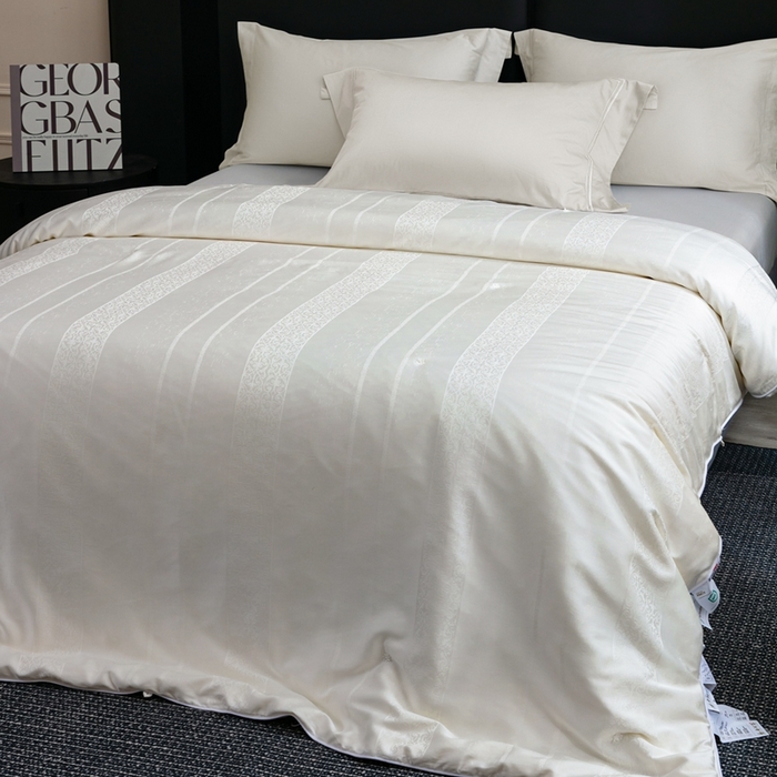 91家纺网 家纺一手货源 找家纺 蚕阿婆2025新款6A双宫茧蚕丝被芯蚕阿婆提花蚕丝被芯-索若亚 索若亚-白色