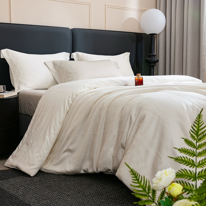 91家纺网 家纺一手货源 找家纺 蚕阿婆2025新款6A双宫茧蚕丝被芯蚕阿婆提花蚕丝被芯-索若亚 索若亚-白色