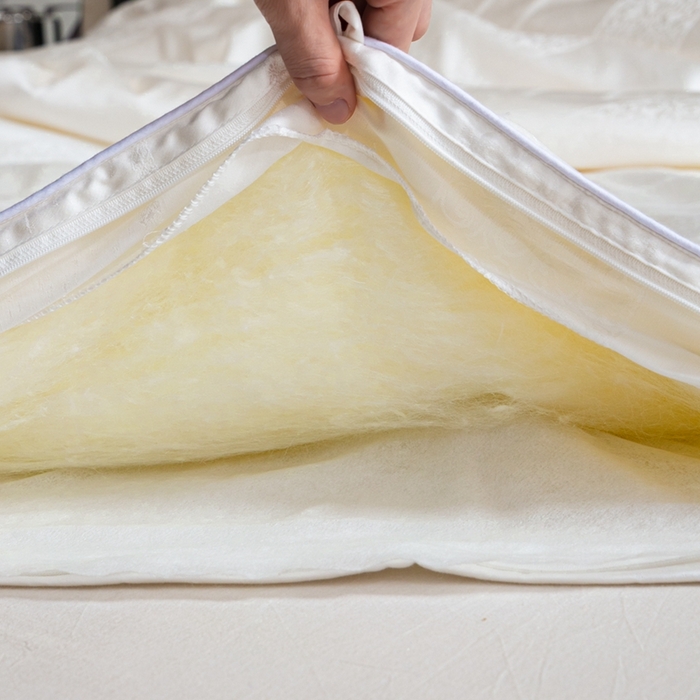 91家纺网 家纺一手货源 找家纺 蚕阿婆2025新款6A双宫茧蚕丝被芯蚕阿婆提花蚕丝被芯-索若亚 索若亚-白色