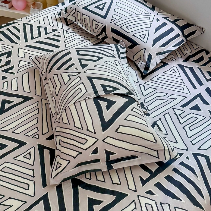 91家纺网 家纺一手货源 找家纺 梵巢 家纺芦荟棉枕套磨毛化纤枕套48*74cm 三角几何