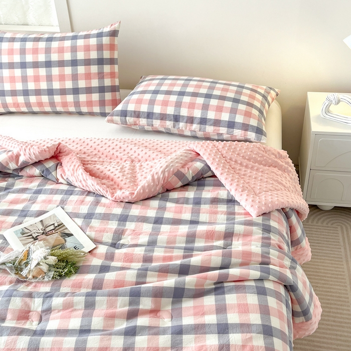 91家纺网 家纺一手货源 找家纺 鸣升家纺 2025新款全棉豆豆被被子被芯 七彩格粉