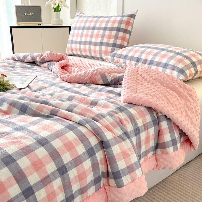 91家纺网 家纺一手货源 找家纺 鸣升家纺 2025新款全棉豆豆被被子被芯 七彩格粉