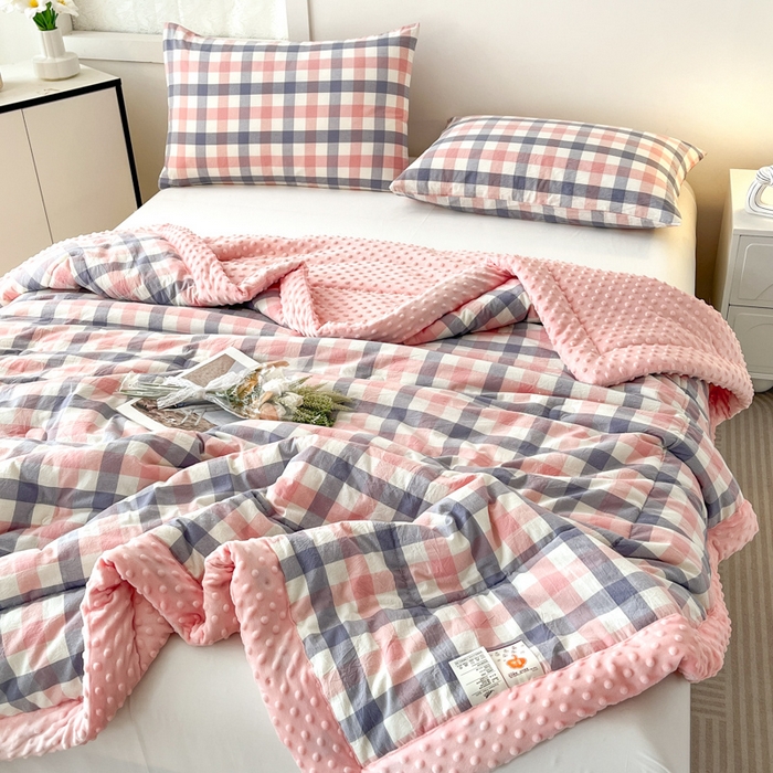 91家纺网 家纺一手货源 找家纺 鸣升家纺 2025新款全棉豆豆被被子被芯 七彩格粉