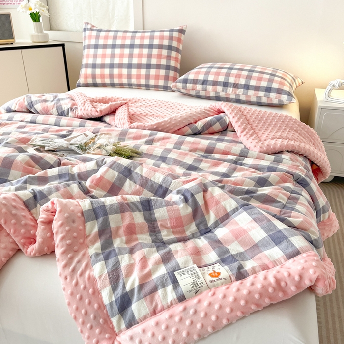 91家纺网 家纺一手货源 找家纺 鸣升家纺 2025新款全棉豆豆被被子被芯 七彩格粉