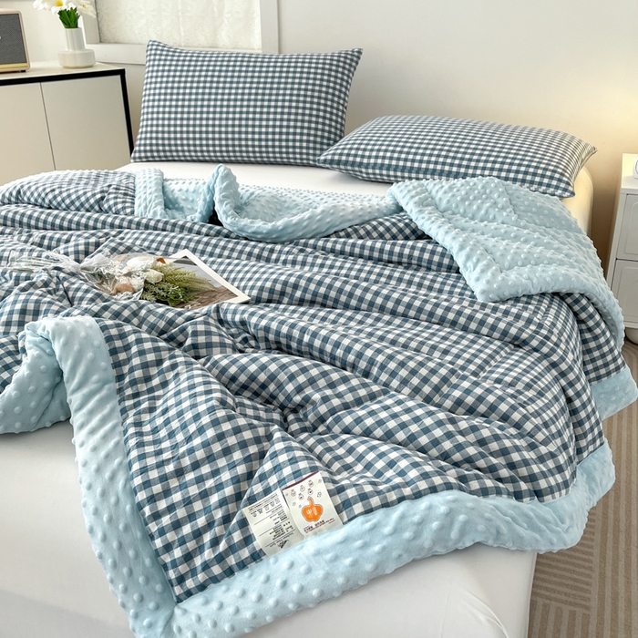 91家纺网 家纺一手货源 找家纺 鸣升家纺 2025新款全棉豆豆被被子被芯 浅蓝小格