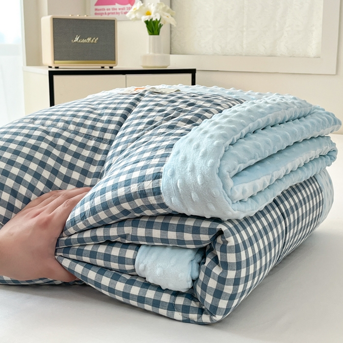 91家纺网 家纺一手货源 找家纺 鸣升家纺 2025新款全棉豆豆被被子被芯 浅蓝小格