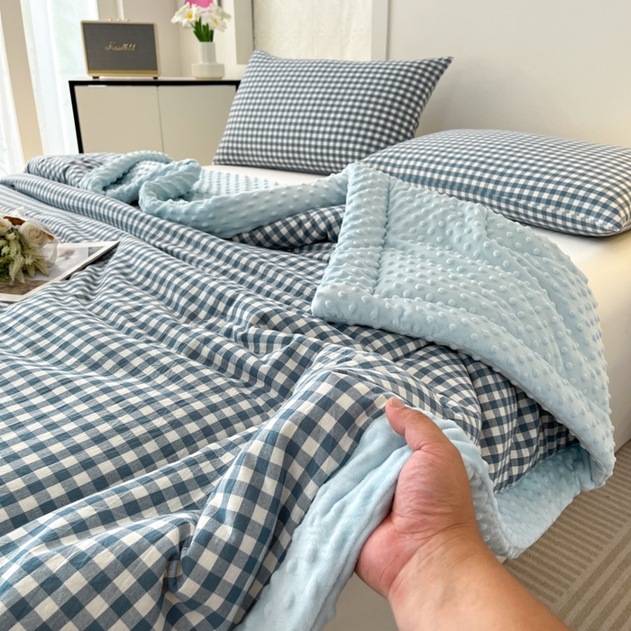 91家纺网 家纺一手货源 找家纺 鸣升家纺 2025新款全棉豆豆被被子被芯 浅蓝小格