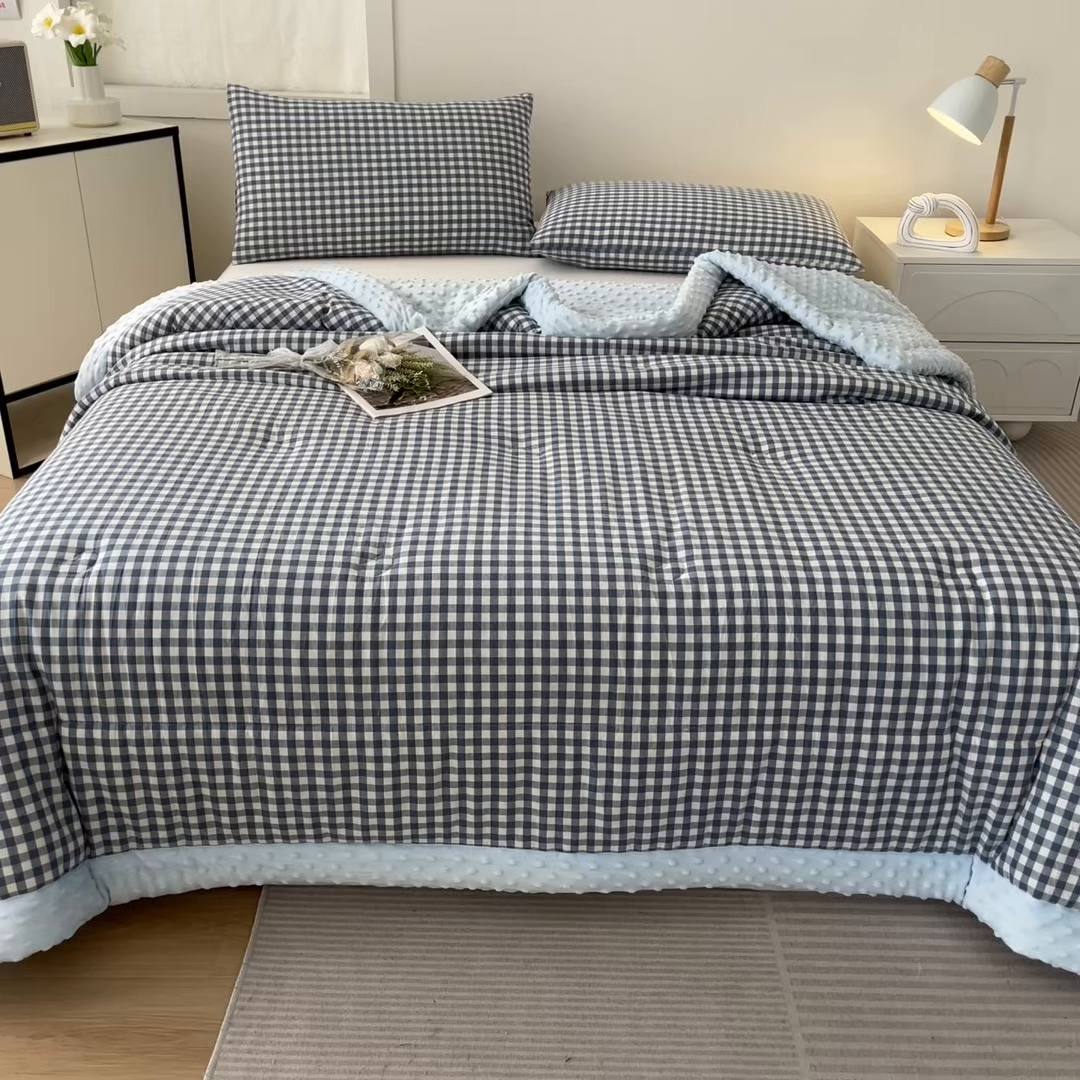 91家纺网 家纺一手货源 找家纺 鸣升家纺 2025新款全棉豆豆被被子被芯 浅蓝小格