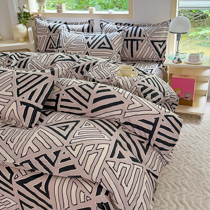 91家纺网 家纺一手货源 找家纺 梵巢家纺 芦荟棉三四件套，床单，被套，枕套化纤四件套 三角几何