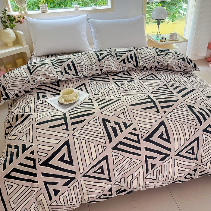 91家纺网 家纺一手货源 找家纺 梵巢家纺 芦荟棉三四件套，床单，被套，枕套化纤四件套 三角几何