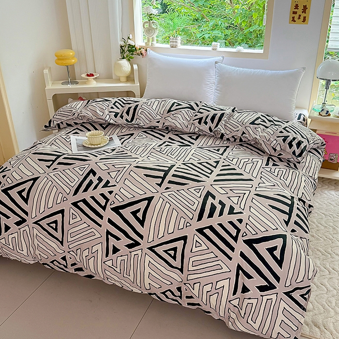 91家纺网 家纺一手货源 找家纺 梵巢家纺 芦荟棉三四件套，床单，被套，枕套化纤四件套 三角几何