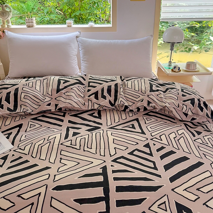 91家纺网 家纺一手货源 找家纺 梵巢家纺 芦荟棉三四件套，床单，被套，枕套化纤四件套 三角几何